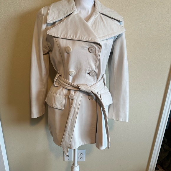 Saks Fifth Avenue - Off white leather short trench coat - Picture 1 of 4